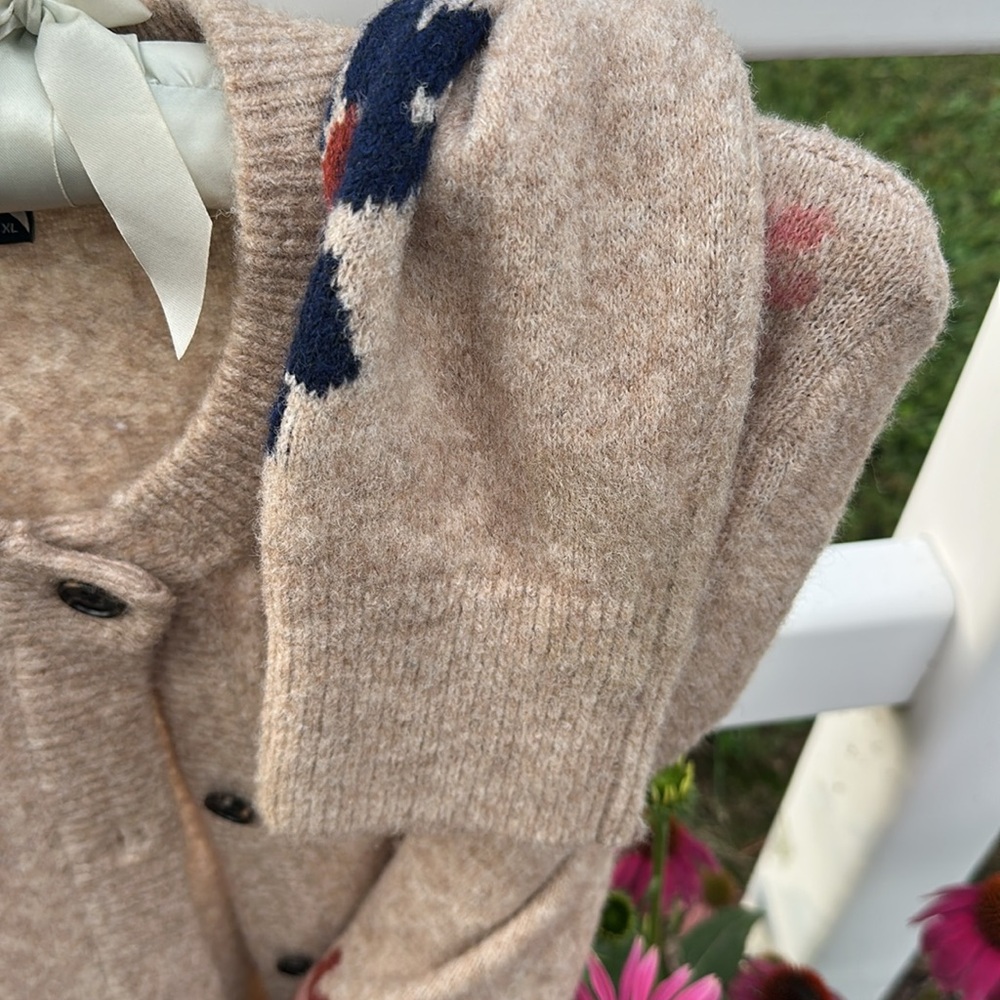 Tan cardigan sweater with flowers - Picture 4 of 5